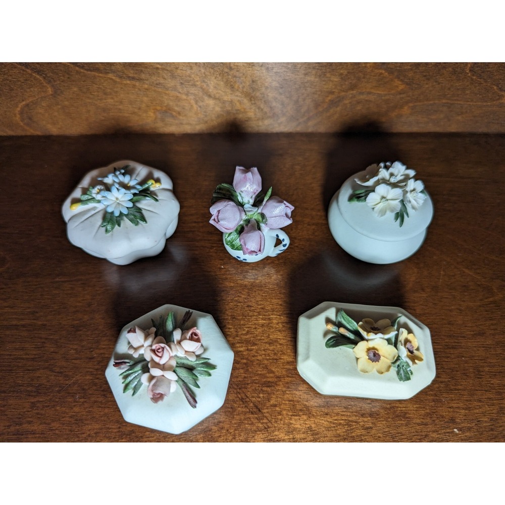 VTG Lot of 4 Capodimonte Porcelan Floral Lidded Trinket Boxes And Flower Vase